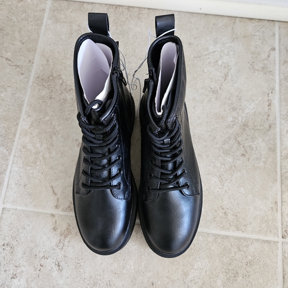 Black Platform Boots - Picture 5 of 5